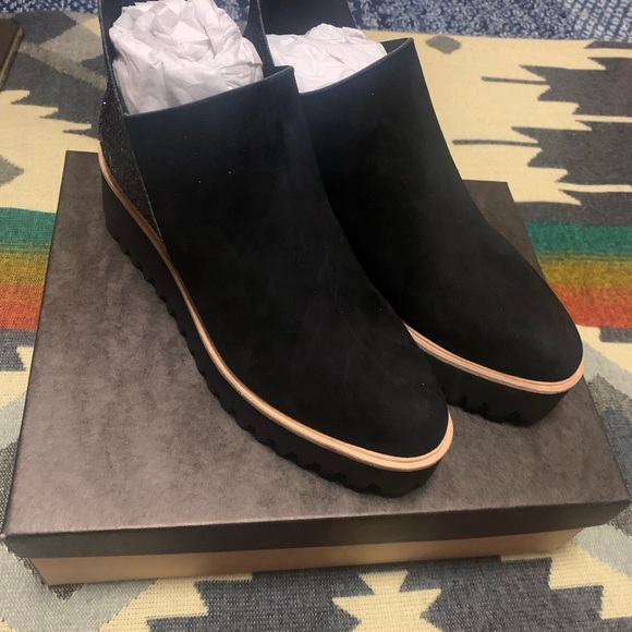 New All Black platform shoes 40.5 (Euro)/ 9.5 (US W) w/ shiny heel and zipper. - Picture 2 of 7